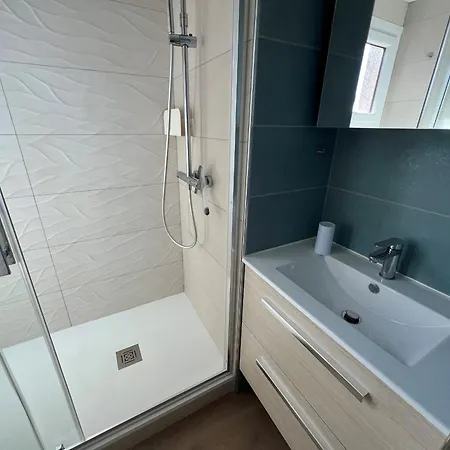 : Renove A Pied Des Plages Avec Climatisation Apartman *