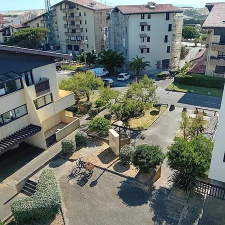 Apartment : Renove A Pied Des Plages Avec Climatisation - Fr-1-239-1126