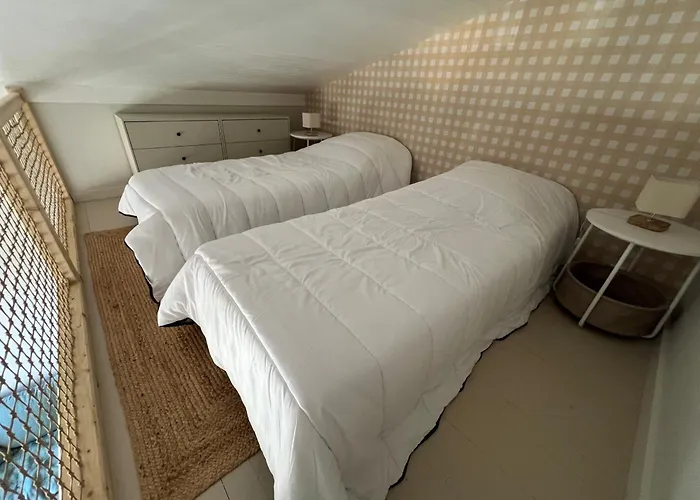 : Rénové à Pied Des Plages Avec Climatisation - Fr-1-239-1126